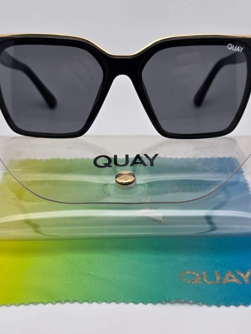 Quay Australia Level Up Black Gold Frame Smoke Grey Lens Sunglasses w/ Case 60mm